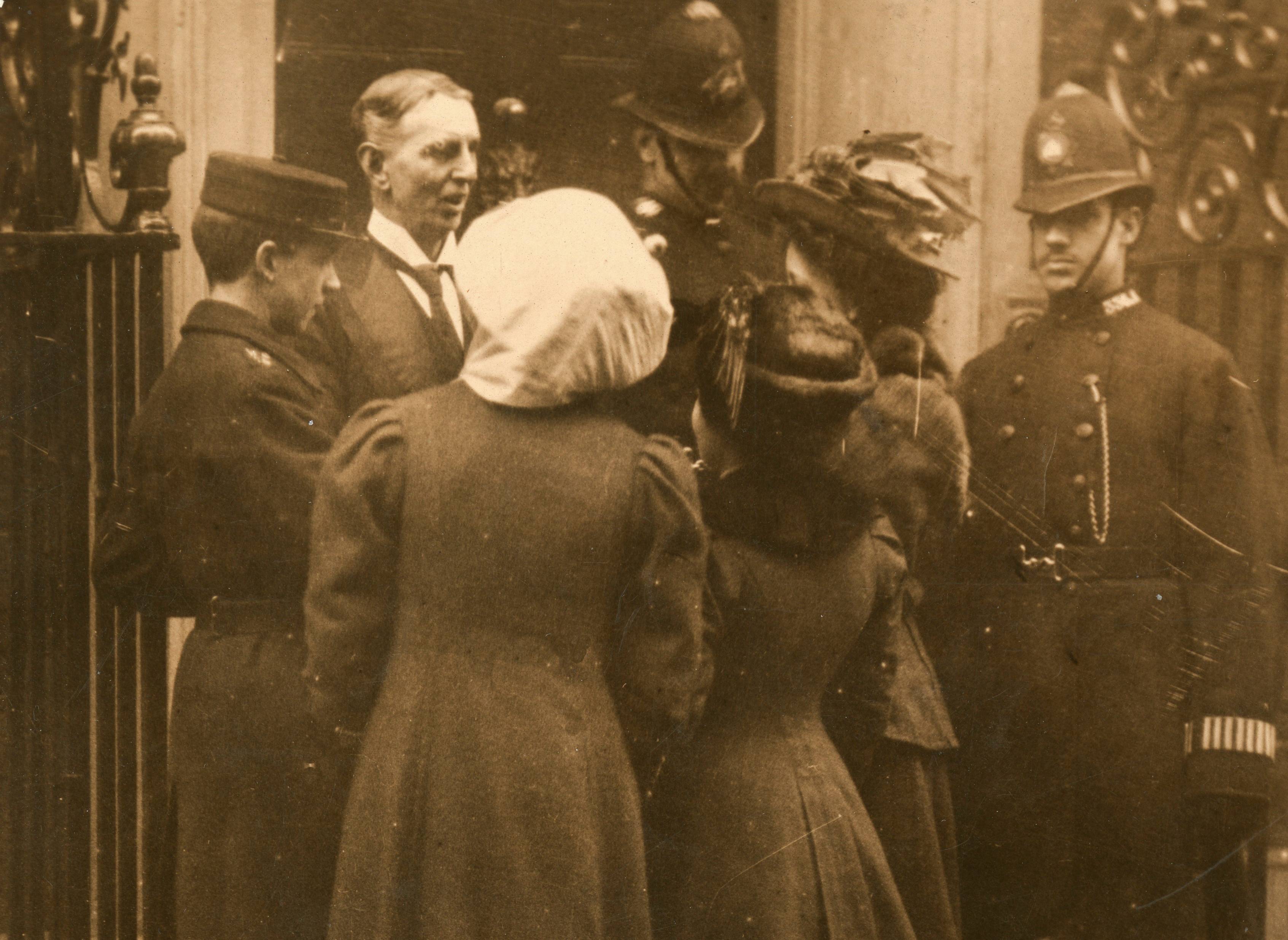 suffragettes at 10 Downing Street