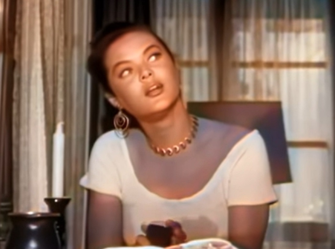 Screenshot of Dona Drake looking up - from Kansas City Confidential (1952)