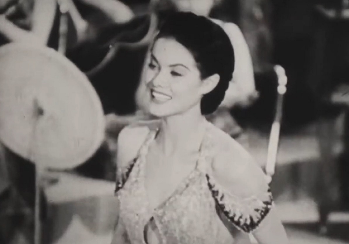 Screenshot of Dona Drake smiling and looking at side - from Sweet Shoe (1938)