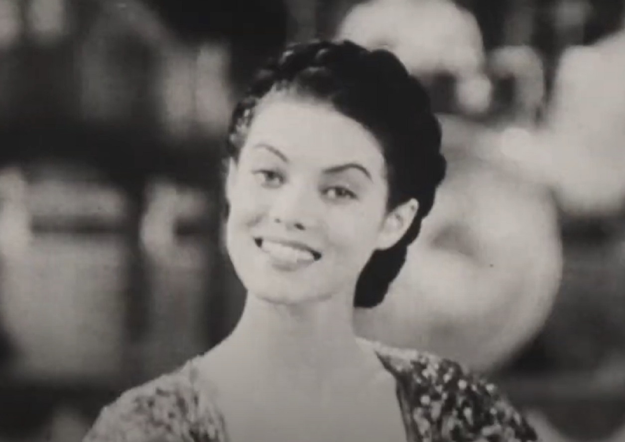 Screenshot of Dona Drake smiling at camera - from Sweet Shoe (1938)