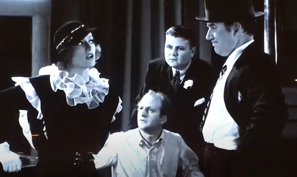 Ted Healy wearing suit and hat