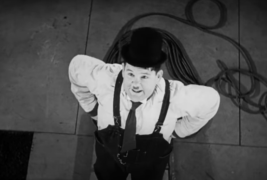 Oliver Hardy in the Music Box wearing a shirt 