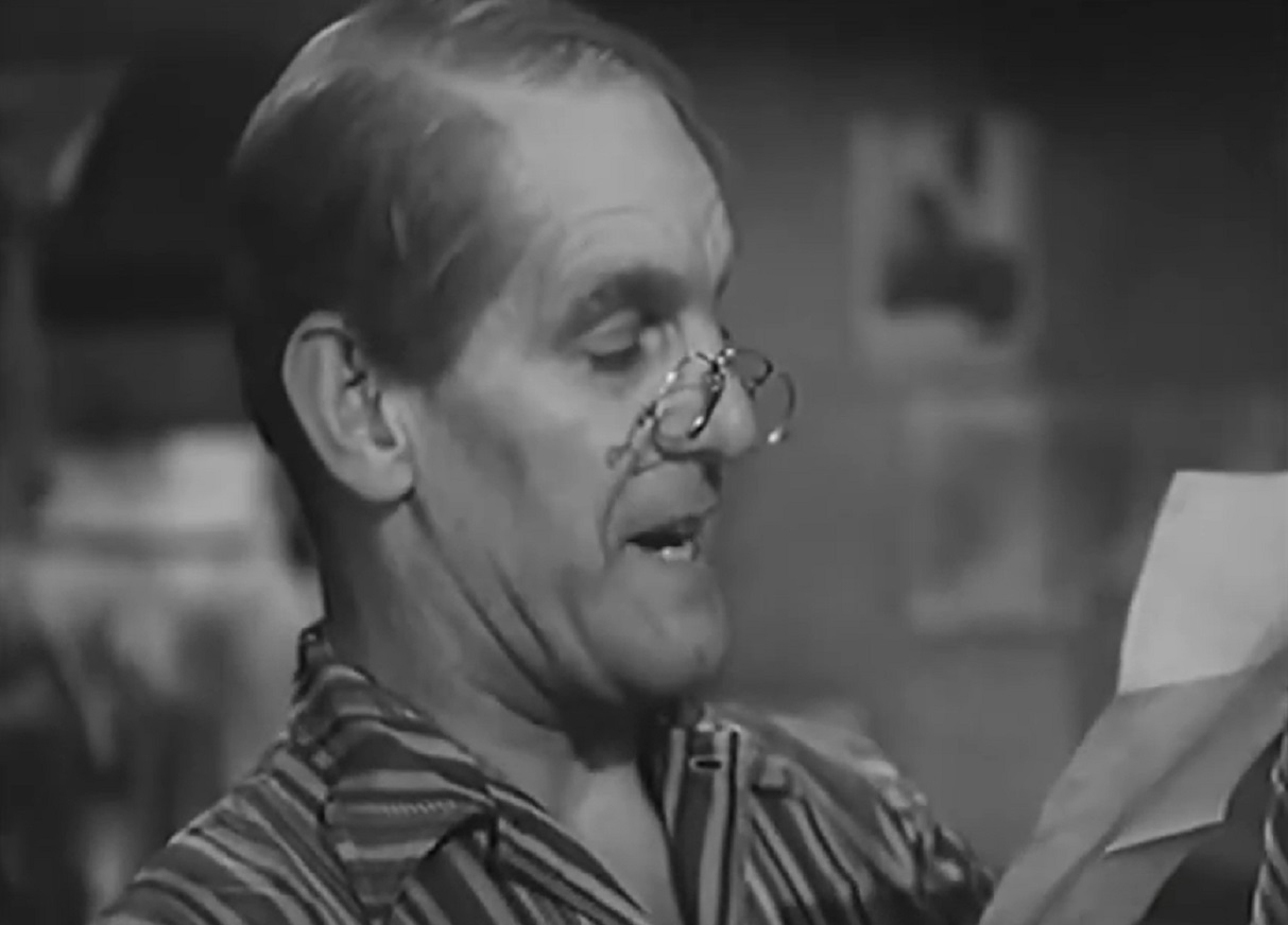 Screenshot of Will Hay reading a note - from Ask a Policeman (1939)
