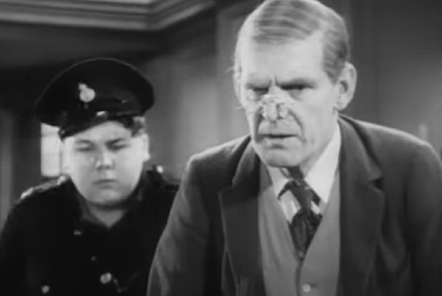 Screenshot of Will Hay looking at side- from Convict 99 (1938)
