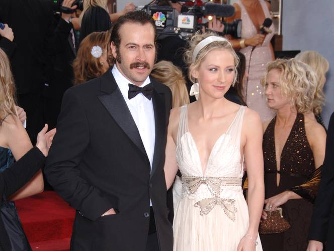 image of Beth Riesgraf and Jason Lee