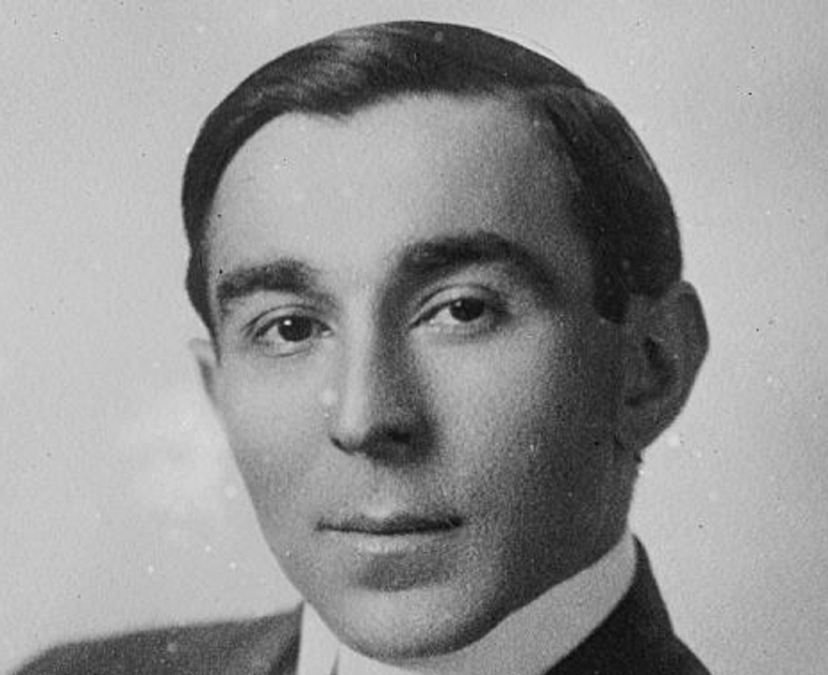 Polish-born American theatre owner/operator and producer Lee Schubert  - 1908