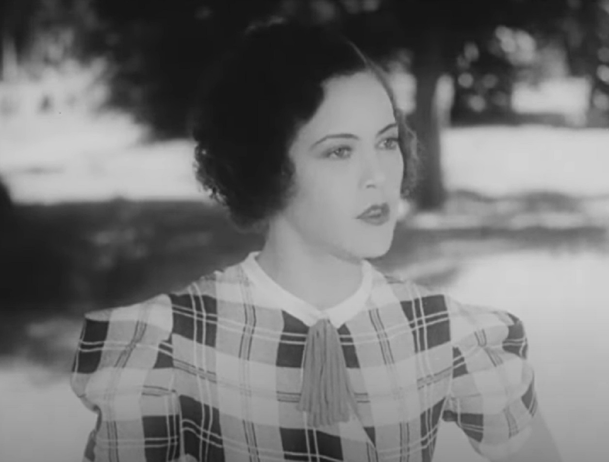 Screenshot of Fredi Washington looking at side - from Ouanga (1936)