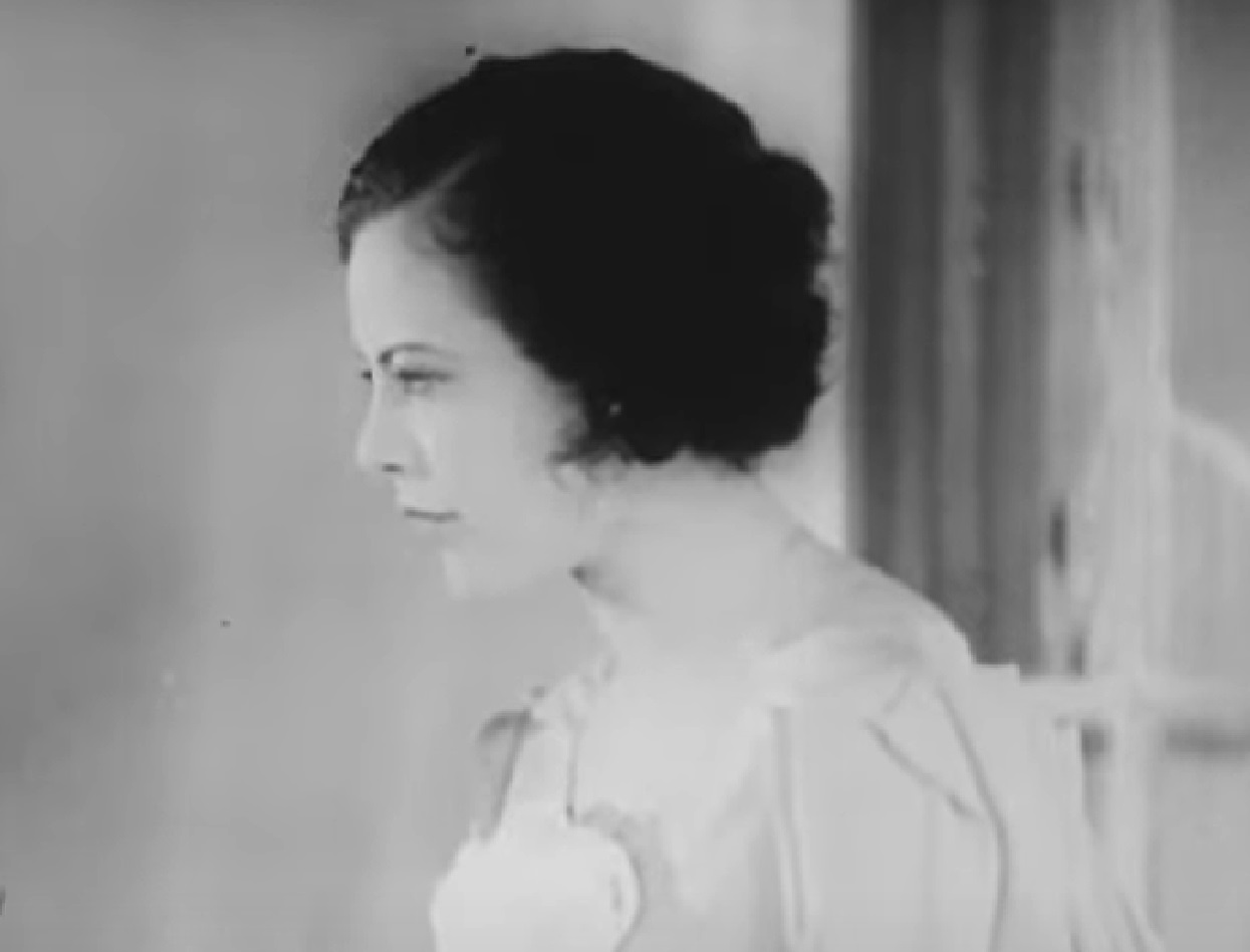 Screenshot of Fredi Washington looking at side - from Ouanga (1936)