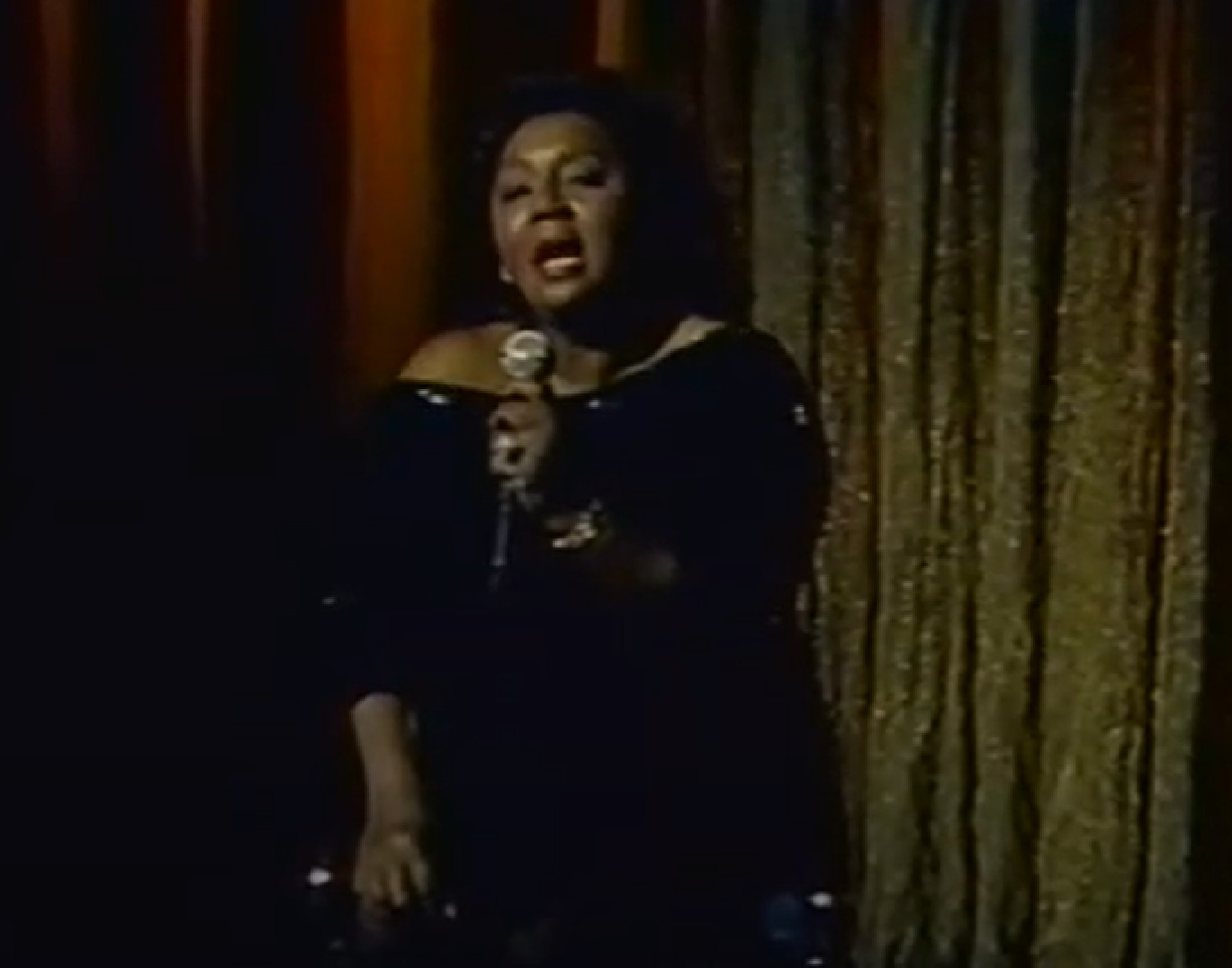 Screenshot of Joyce Bryant singing at stage - from The David Susskind Show - (1958–1987)