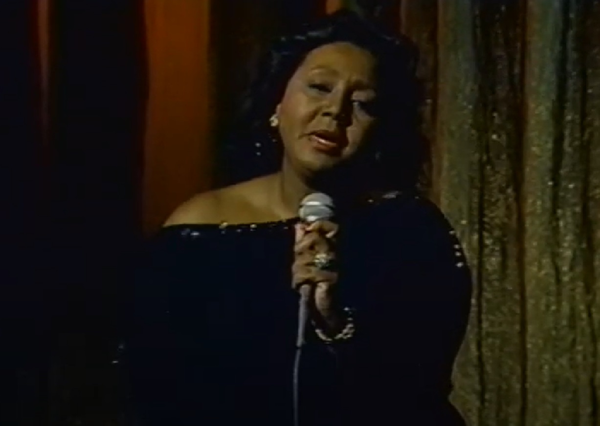 Screenshot of Joyce Bryant singing at stage - from The David Susskind Show - (1958–1987)