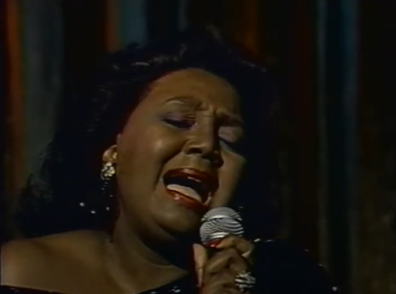 Screenshot of Joyce Bryant singing at stage - from The David Susskind Show - (1958–1987)