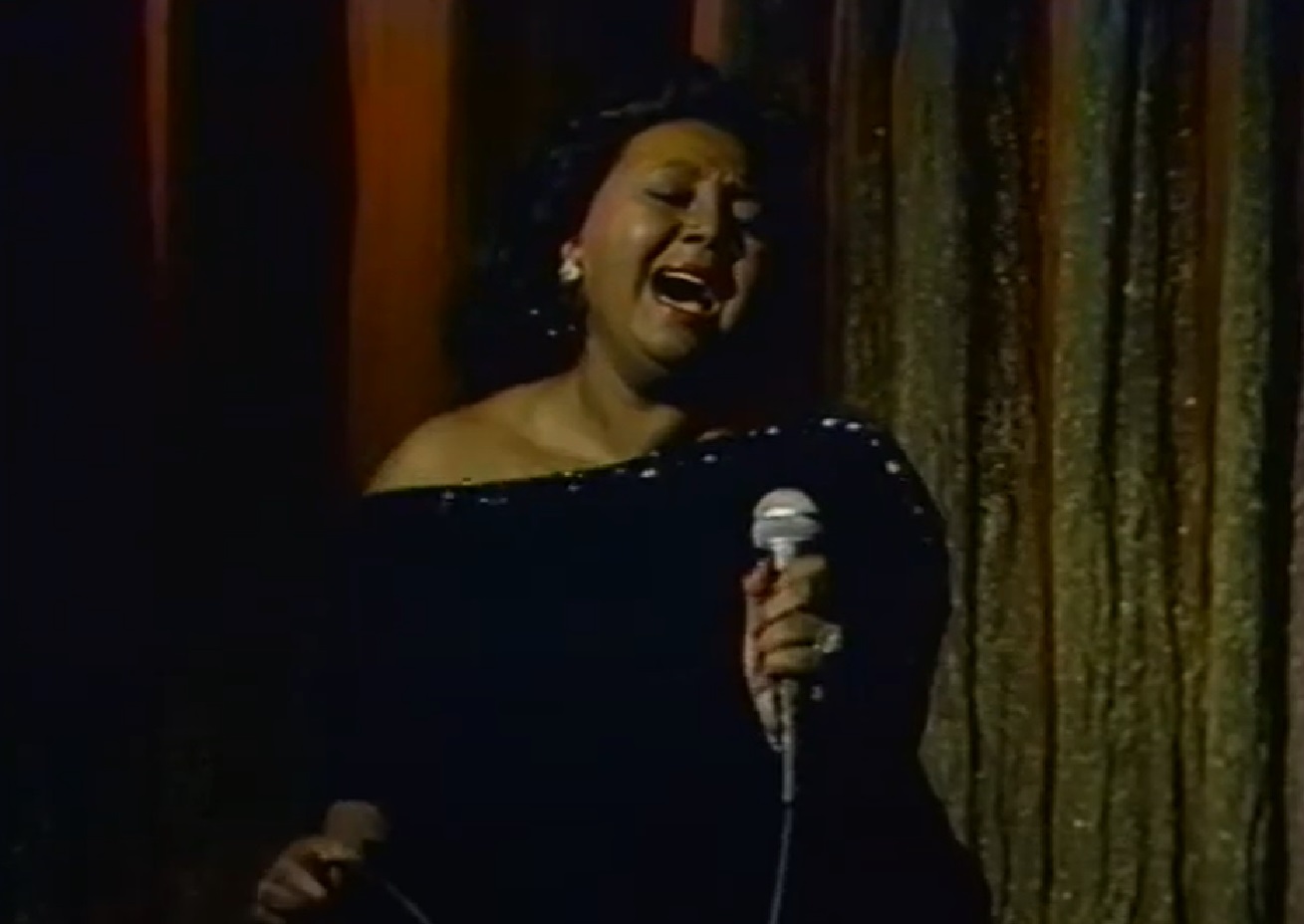 Screenshot of Joyce Bryant singing at stage - from The David Susskind Show - (1958–1987)