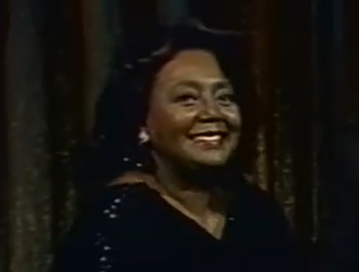 Screenshot of Joyce Bryant smiling - from The David Susskind Show - (1958–1987)