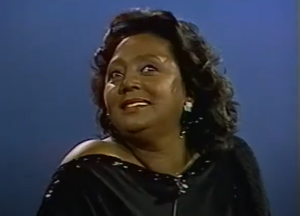 Screenshot of Joyce Bryant smiling - from The David Susskind Show - (1958–1987)