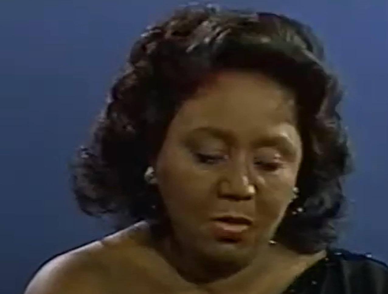 Screenshot of Joyce Bryant looking sad - from The David Susskind Show - (1958–1987)