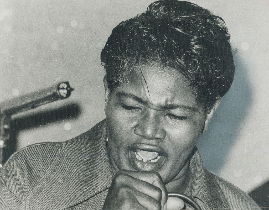 Big Mama Thornton performing