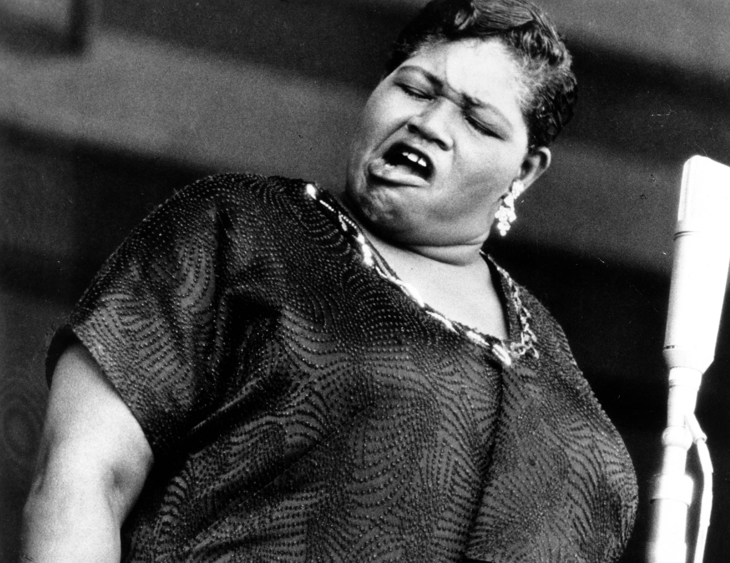 Photo of Big Mama Thornton performing