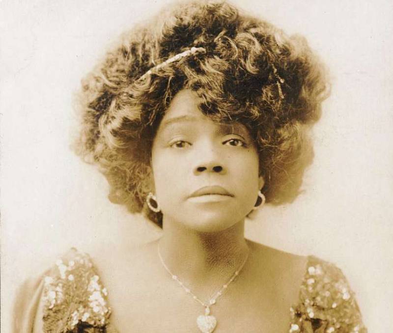 Aida Overton Walker 1907 in sparkly dress