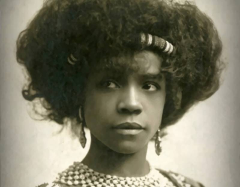 Aida Overton Walker 1910 wearing earrings