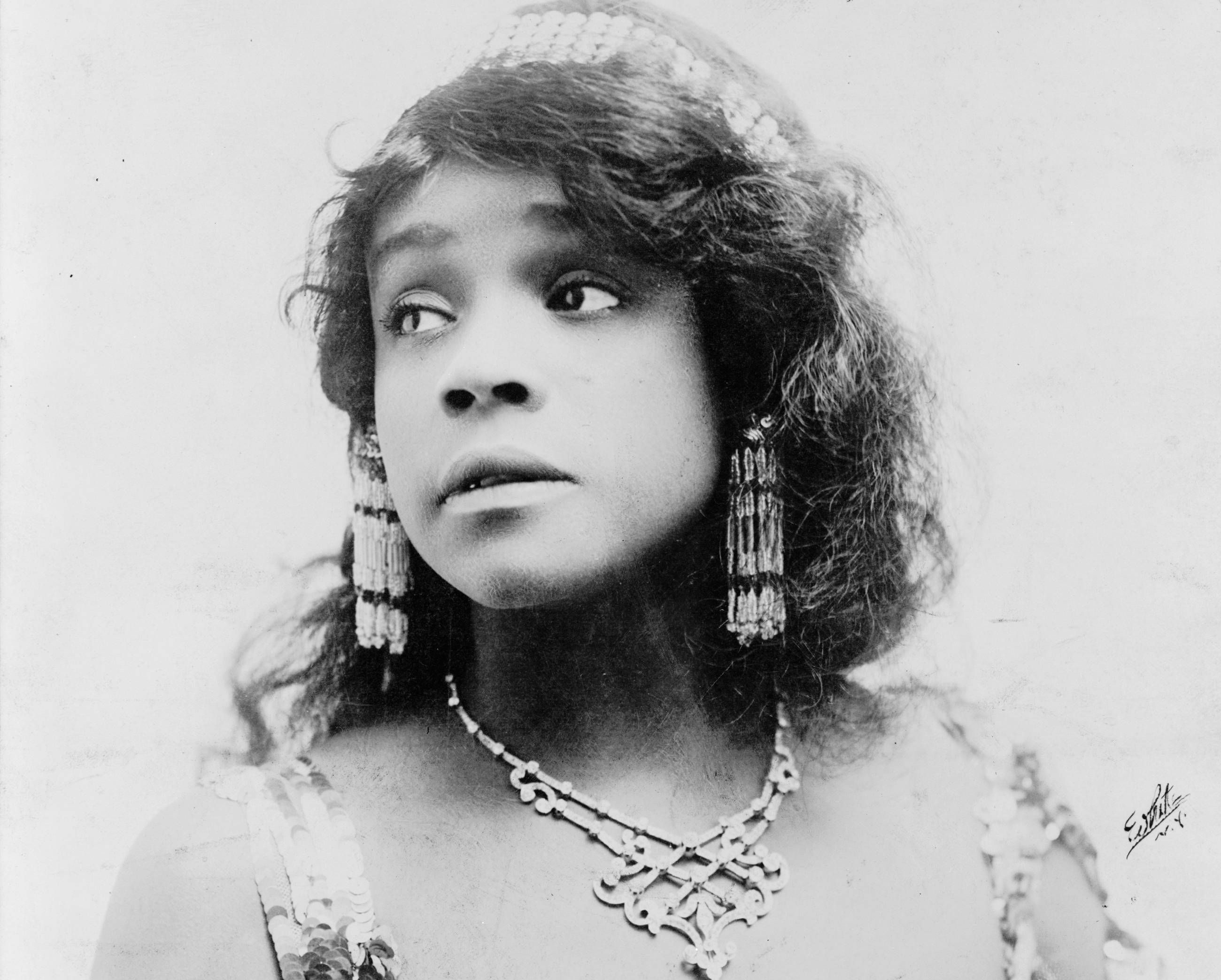 Aida Overton Walker 1912  wearing jewels