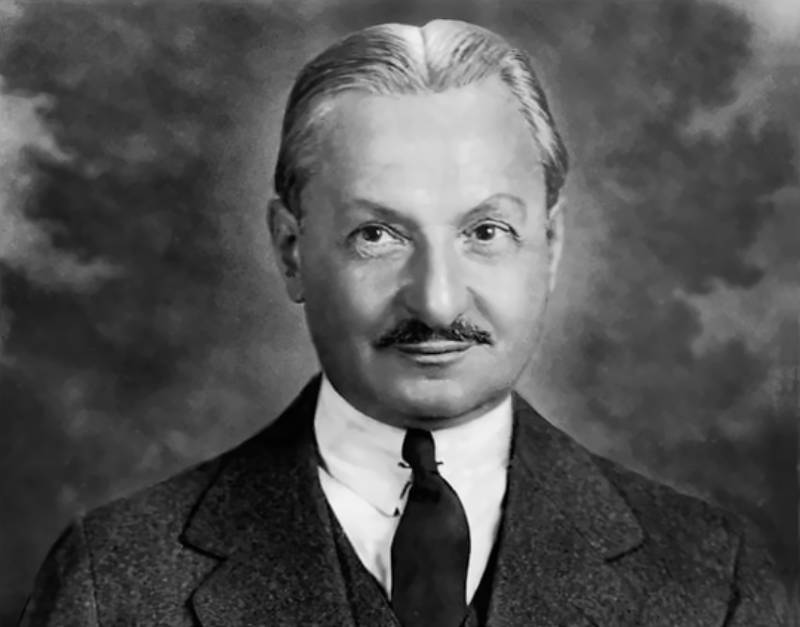 Florenz Ziegfeld in suit