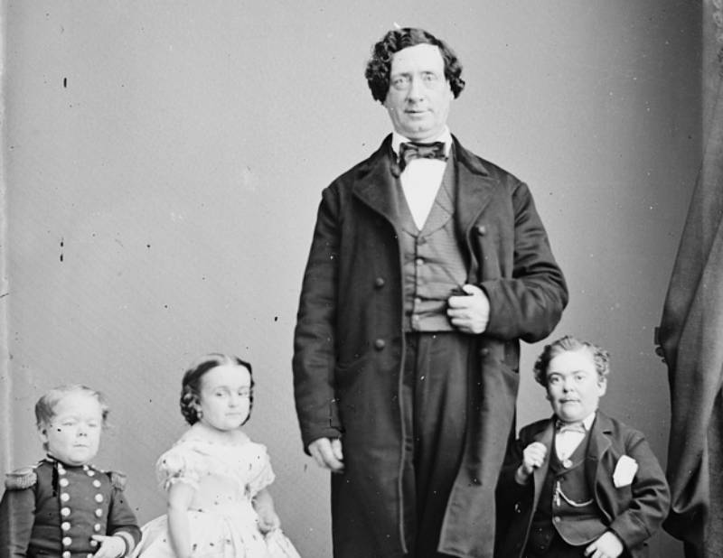 General Tom Thumb, Miss Lavinia Warren, Commodore Nutt and The Giant in photo