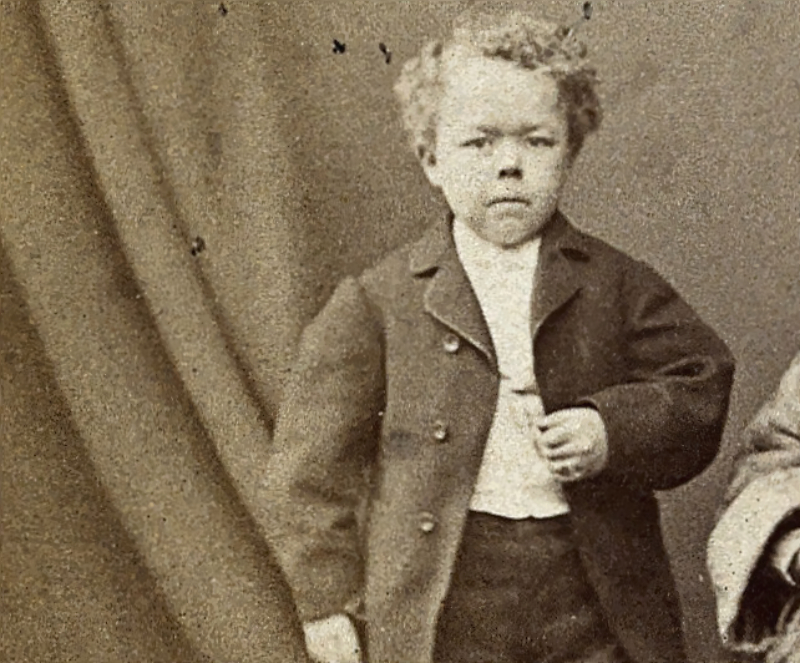 Commodore Nutt in coat image