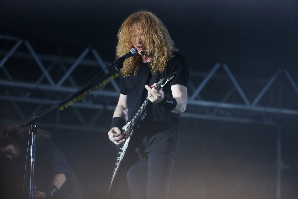 image of Dave Mustaine playing guitar
