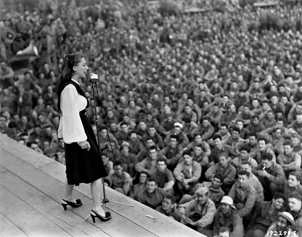 Dinah Shore Entertaining Troops