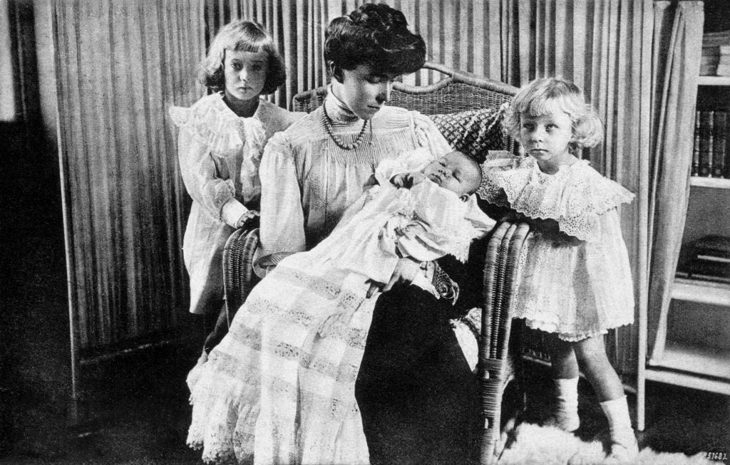 Marie-Jose of Belgium, Queen of Italy as a child with her mother and siblings