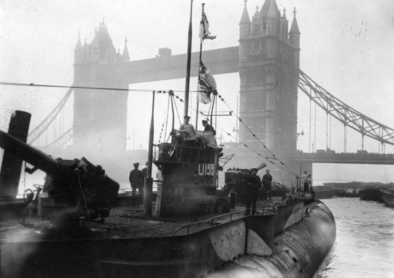 Tower Bridge in London, after the 1918 Armistice