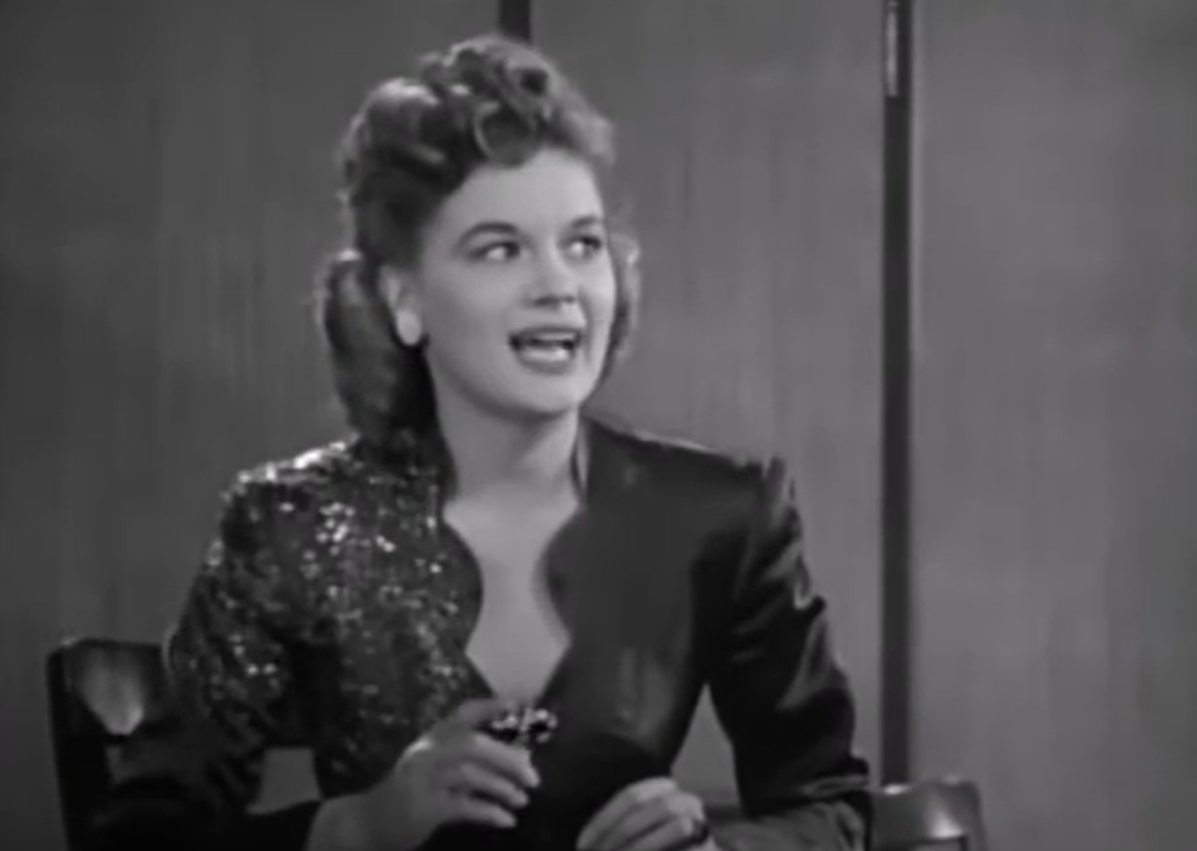 Screenshot of Jean Hagen looking at side and talking - from Adam's Rib (1949)