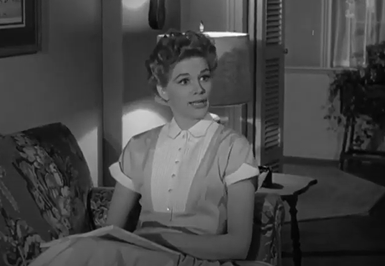 Screenshot of Jean Hagen looking at side - from Half a Hero (1953)