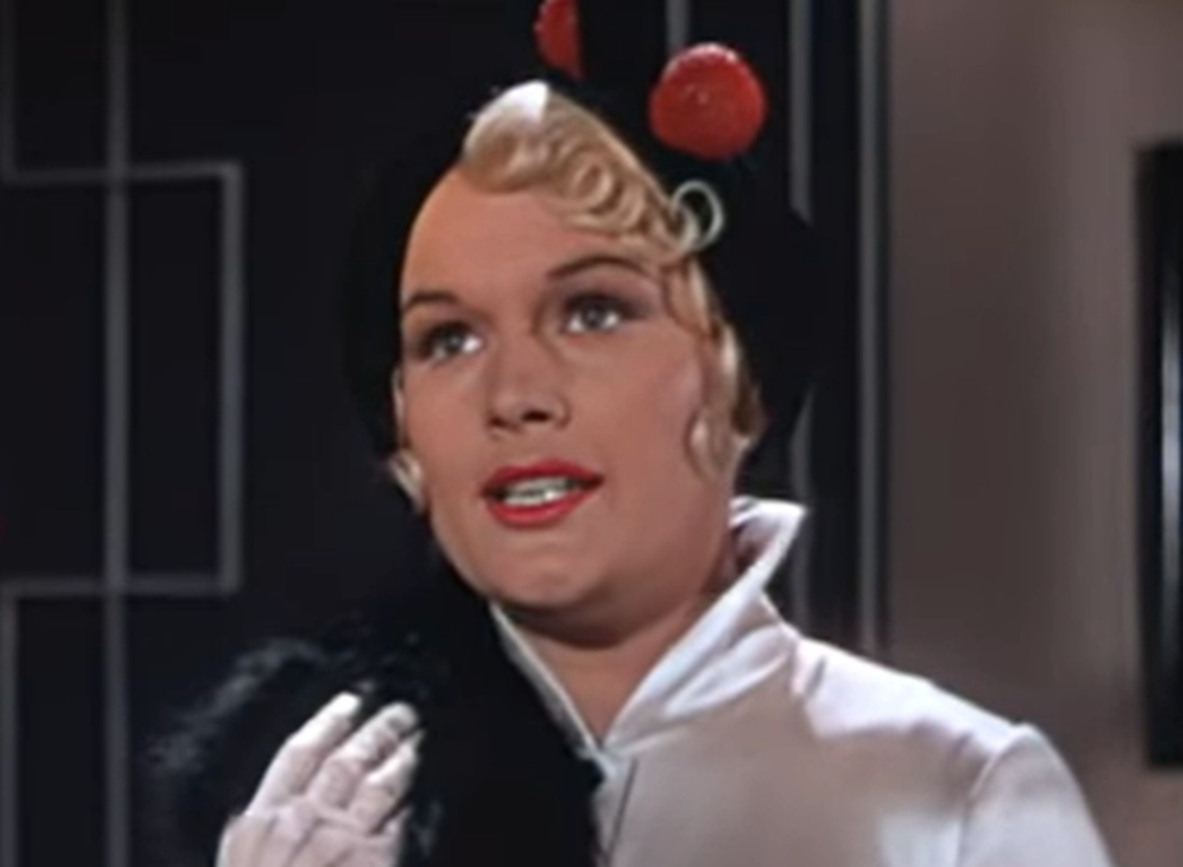 Screenshot of Jean Hagen looking at side - from Singin' In The Rain (1952)