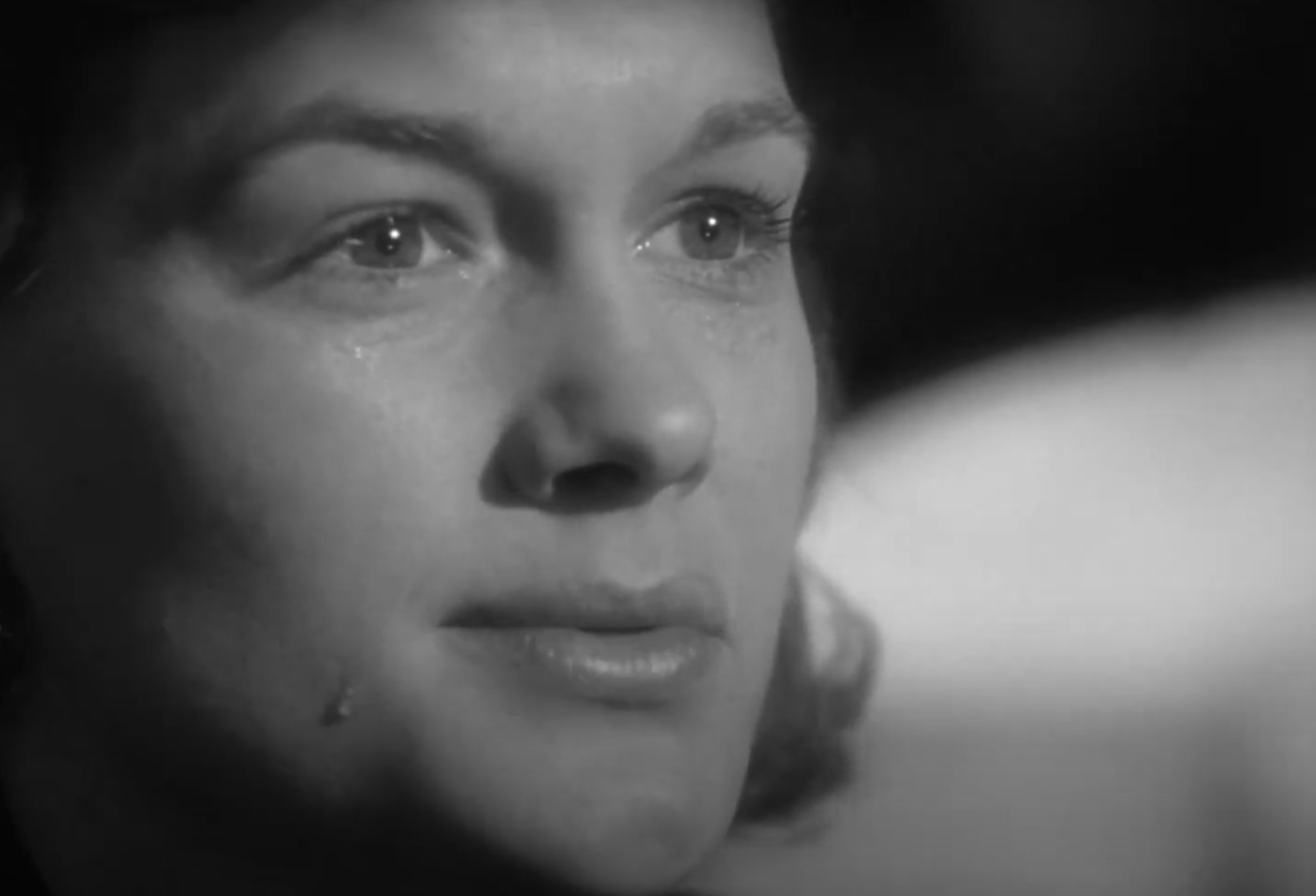 Screenshot of Jean Hagen looking at side - from The Asphalt Jungle (1950)