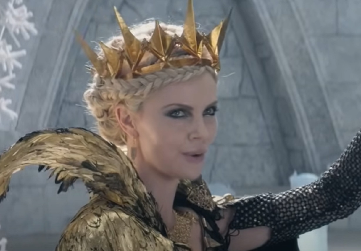 Screenshot of Charlize Theron as Ravenna- from The Huntsman: Winter's War (2016)