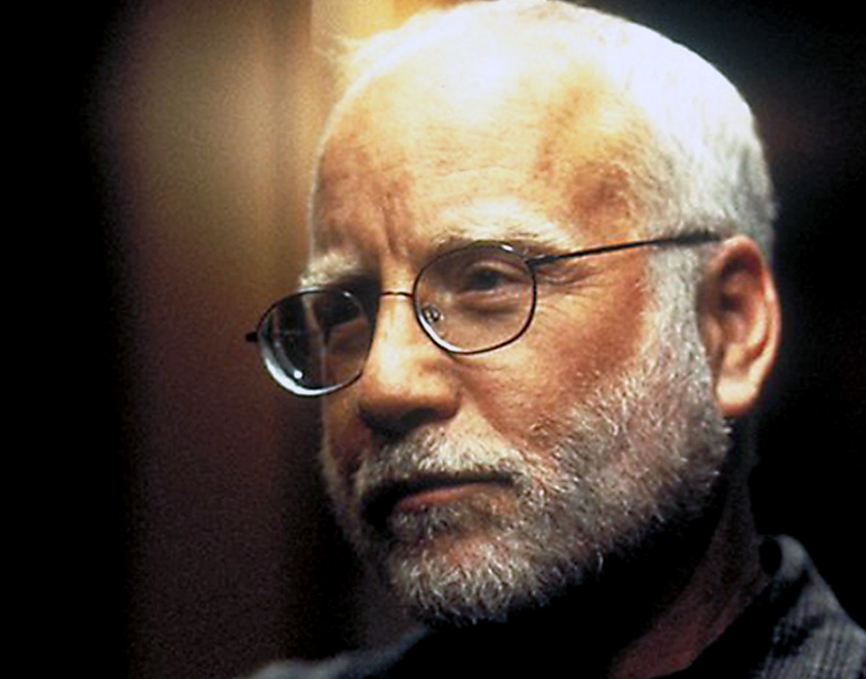 Richard Dreyfuss looking at side