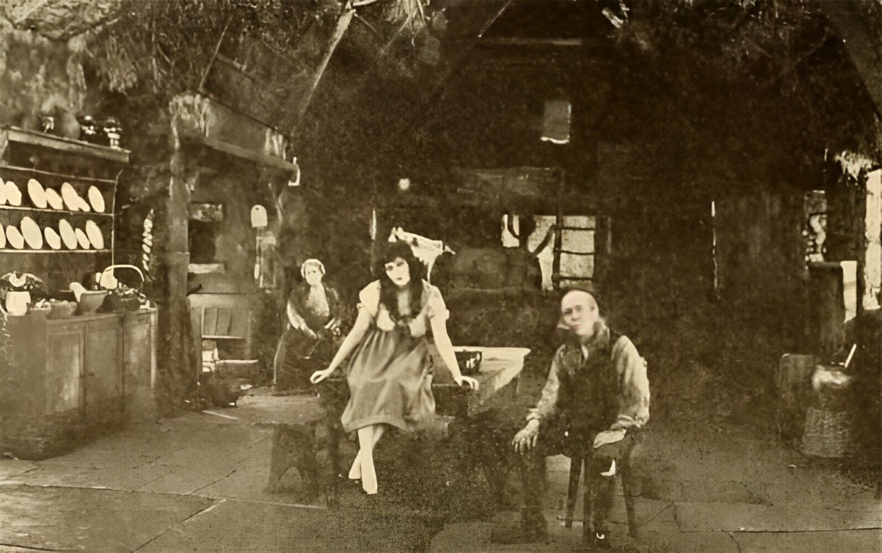 Still from the American film Kathleen Mavourneen (1919) with Theda Bara