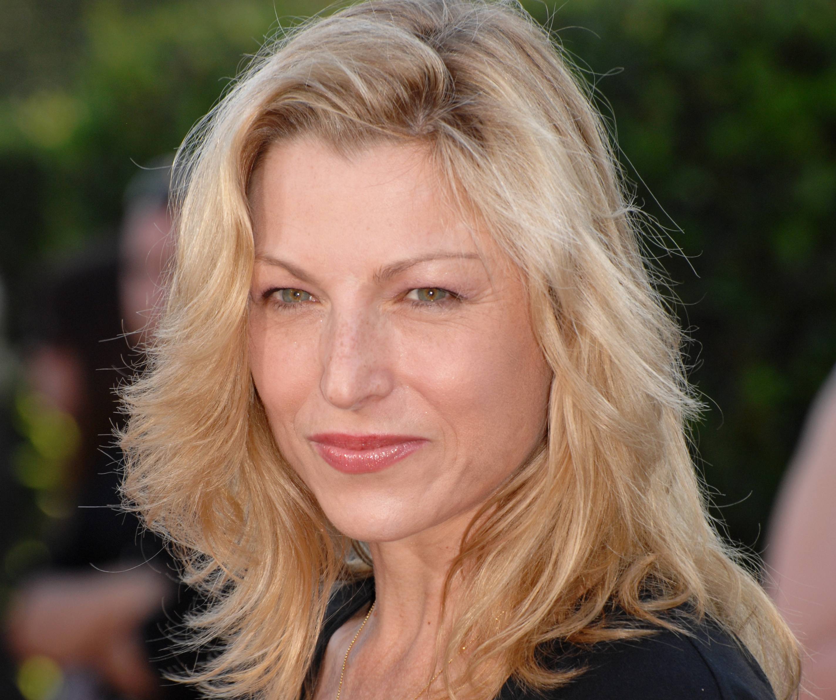 Tatum O'Neal in black top