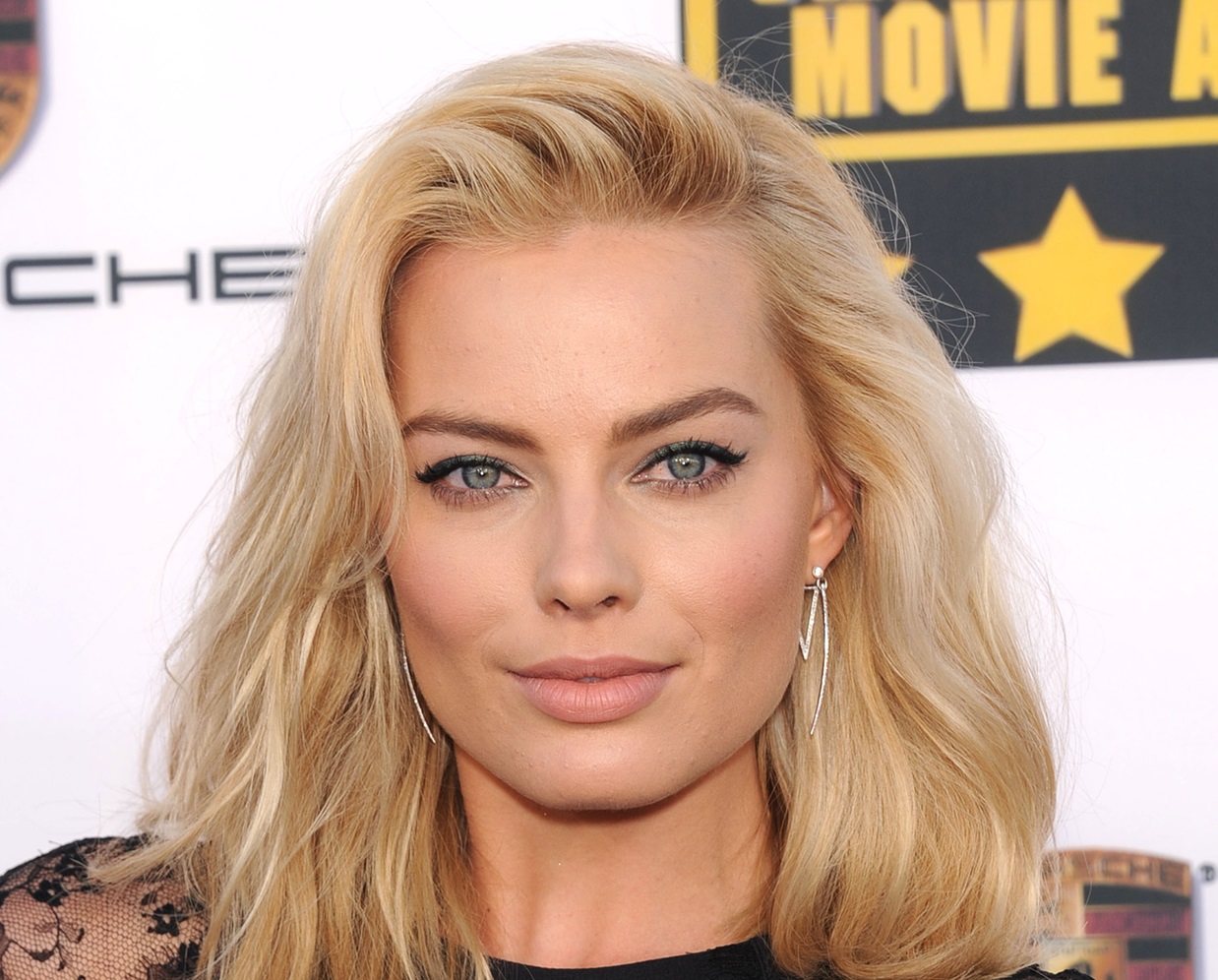Margot Robbie arrives to the Critics' Choice Movie Awards - 2014