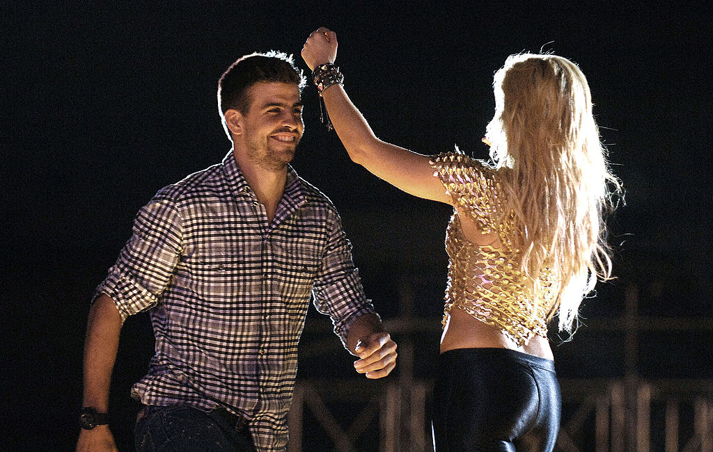 Gerard Pique Goes On Stage In Shakira's Concert