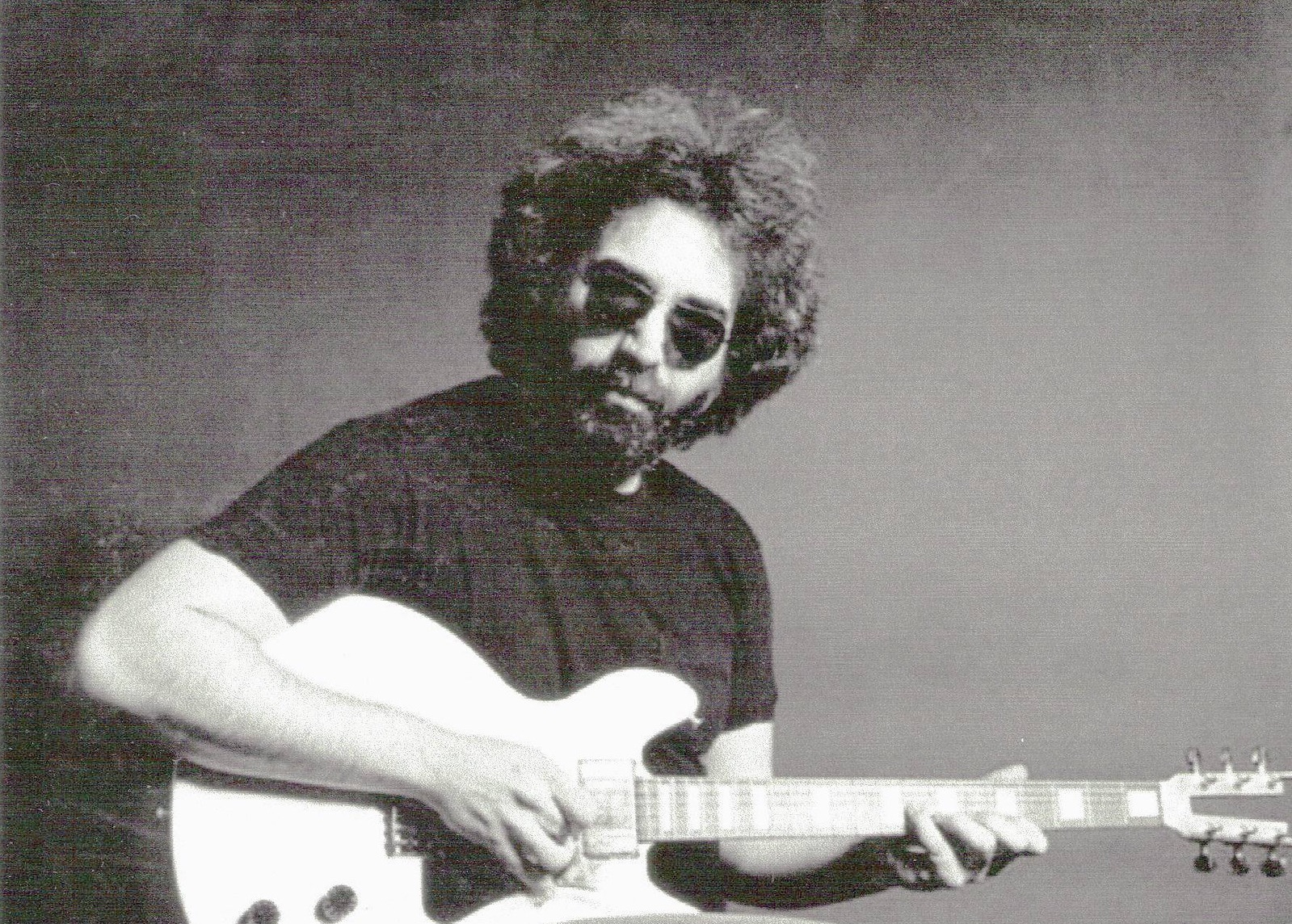 Jerry Garcia w/ new Travis Bean guitar 11/19/75