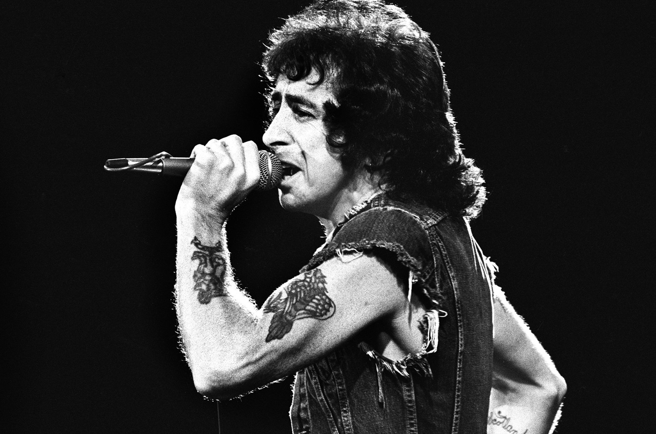 Singer Bon Scott, who died in early 1980, belts out a number circa 1977 in Hollywood, California.