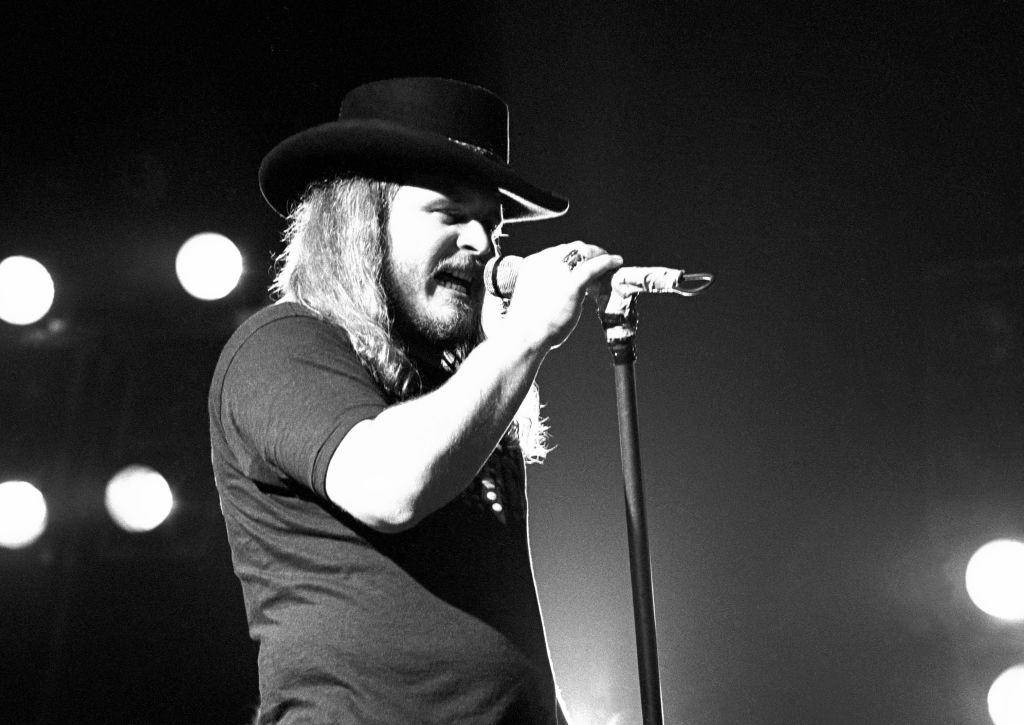 Singer/Songwriter Ronnie Van Zant performs with band Lynyrd Skynyrd