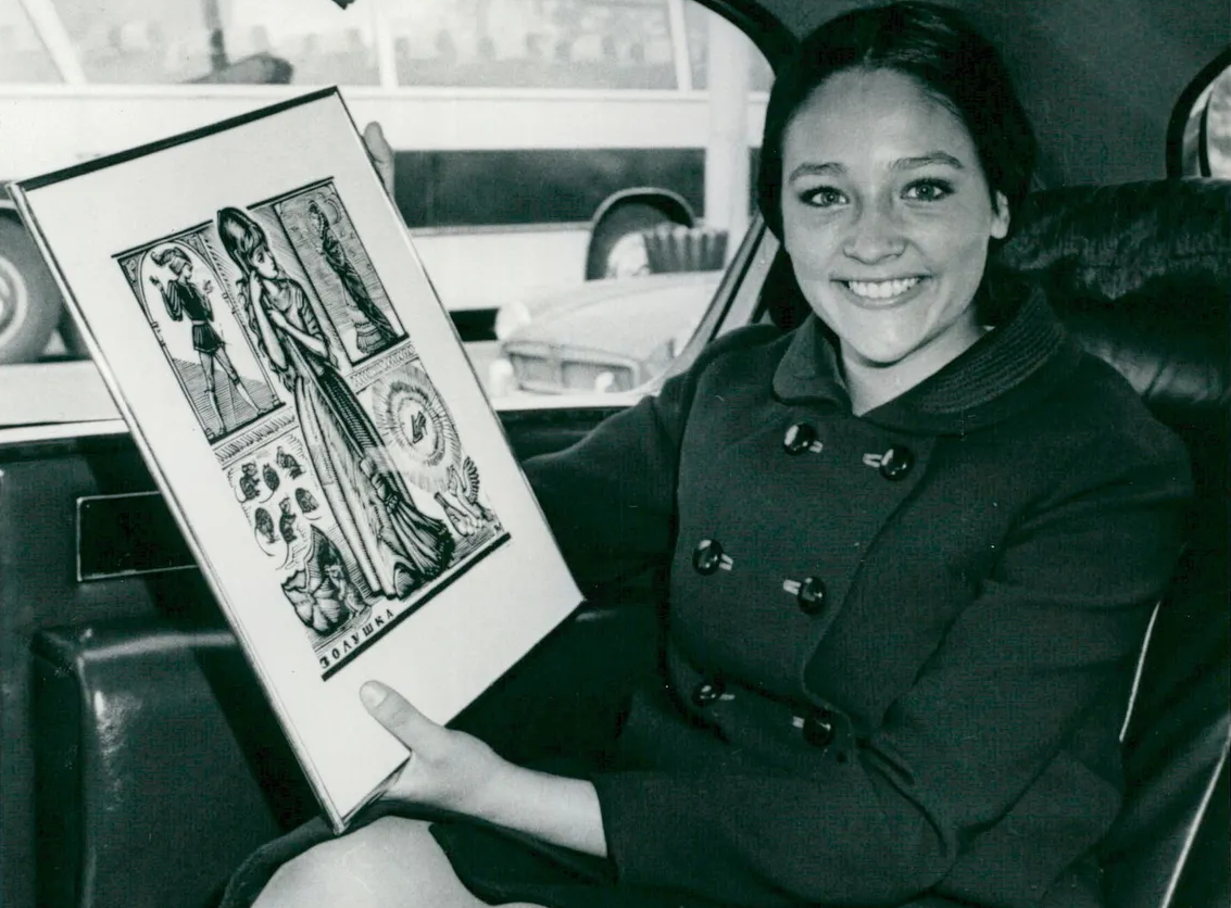 Olivia Hussey in a car