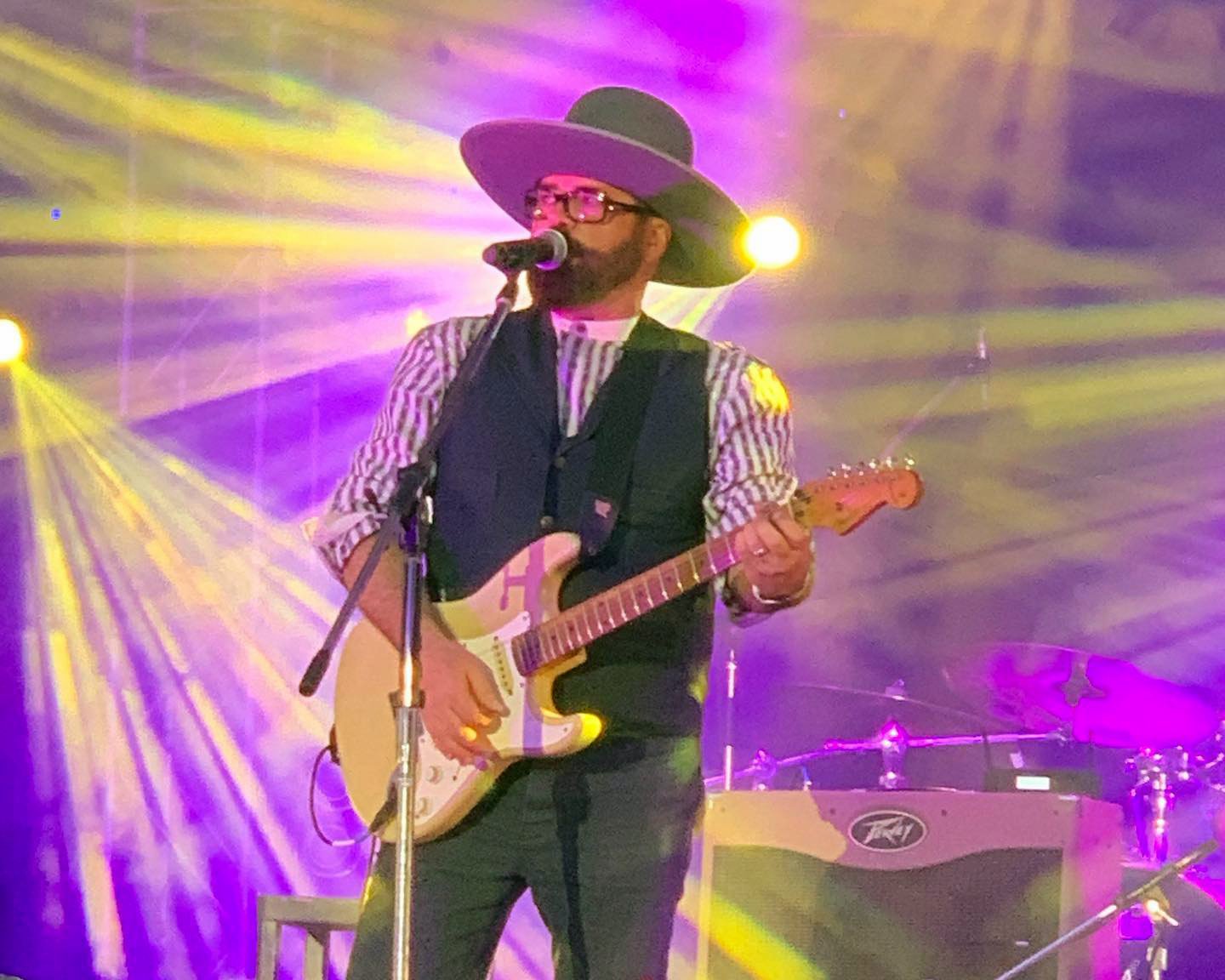 Andrew Farriss performing at Gympie Muster