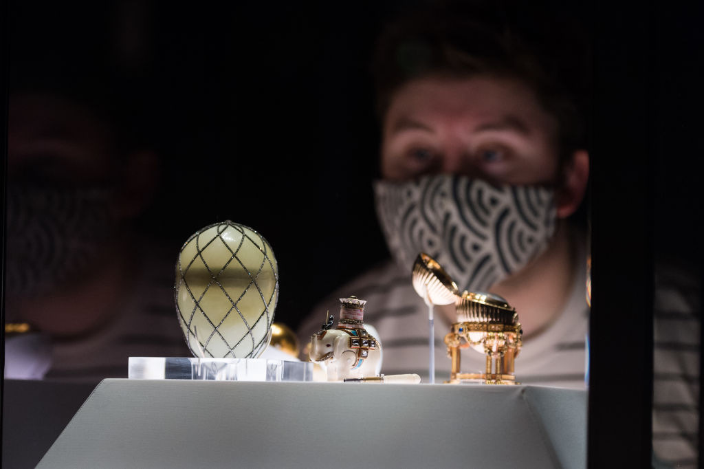 Diamond Trellis (Fabergé egg) on display