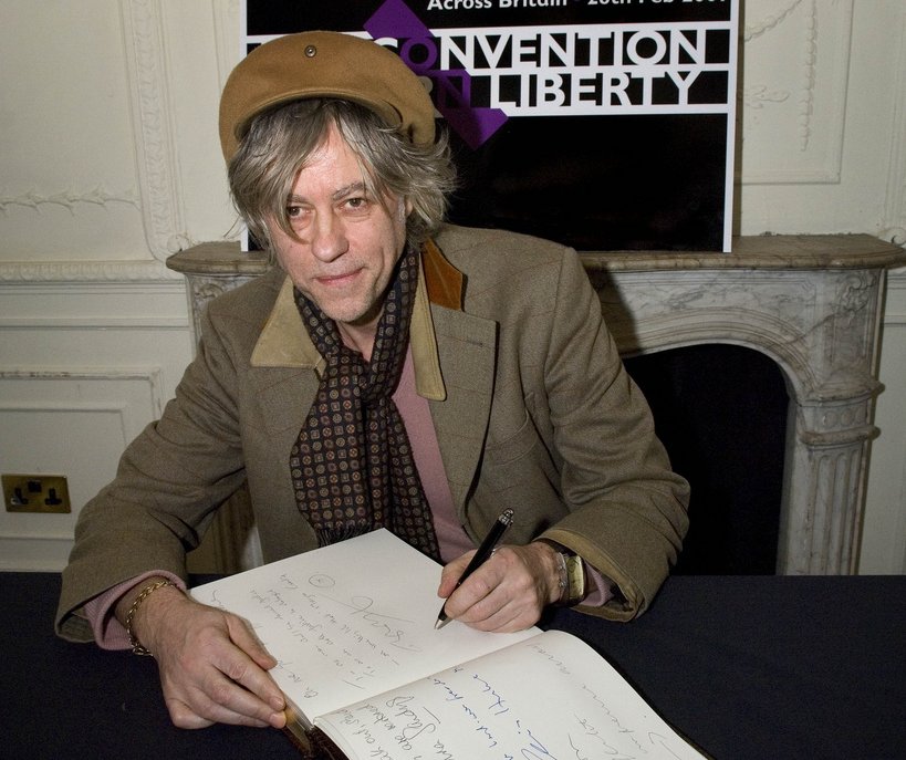  Bob Geldof signs pledge