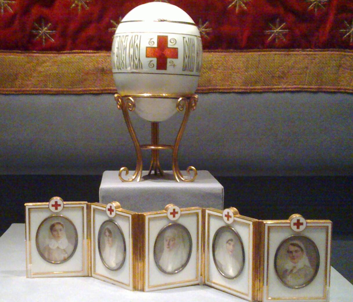 Red Cross With Imperial Portraits (Fabergé Egg)