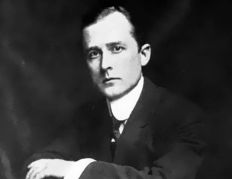 Condé Montrose Nast in suit